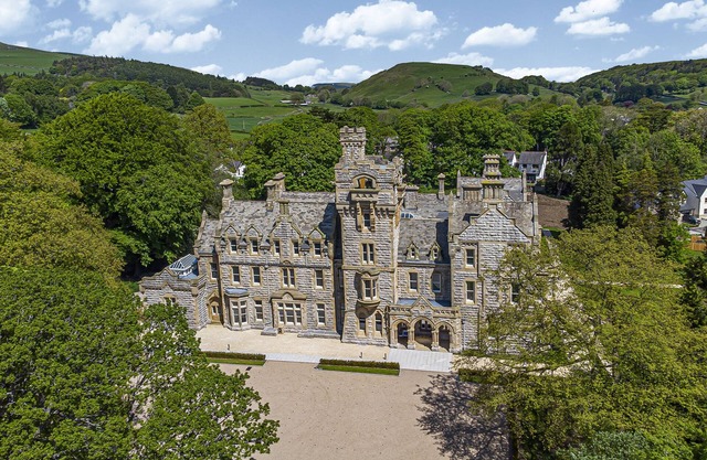 THE WILFRED SUITE STONE CROSS MANSION, family friendly in Ulverston