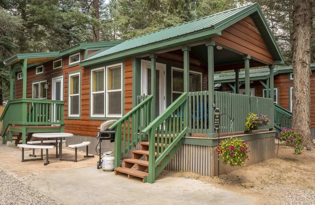 The Wolf Den Cabin #13