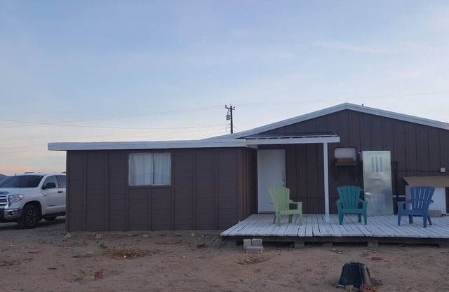 The Wolf House Cabin with fenced 5 acres and a Watch Tower