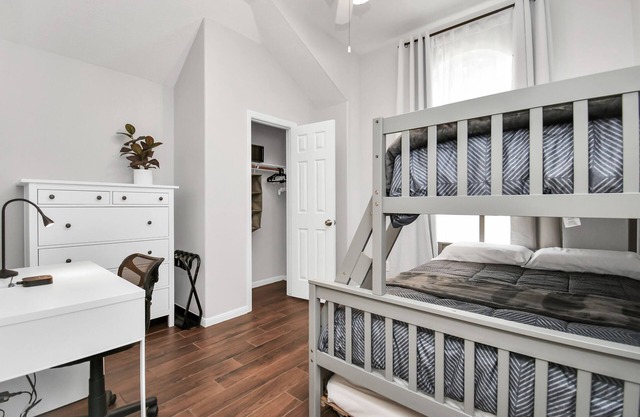 The Woodlands-King Casa Bosque Luxury Retreat