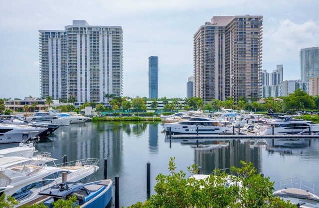 The Yacht Club At Aventura. 1 Bedroom Stunning Waterfront view !