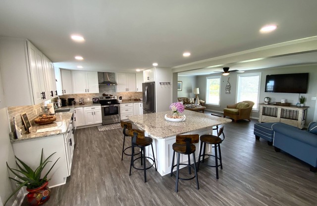 The Yellowfin Inn- Down East Vacation Home with Sound Side Views