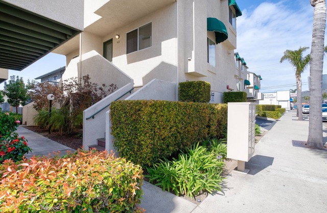 This adorable condo is in an unbeatable location - only a couple of blocks.