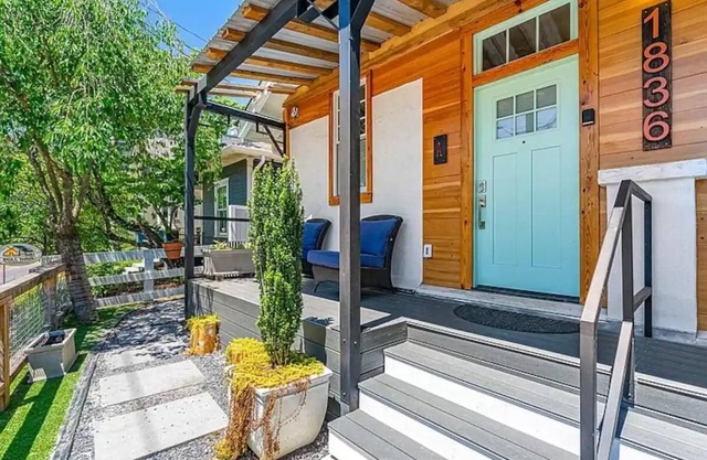 This apartment is a 1 bedroom(s), 1 bathrooms, located in Atlanta, GA.