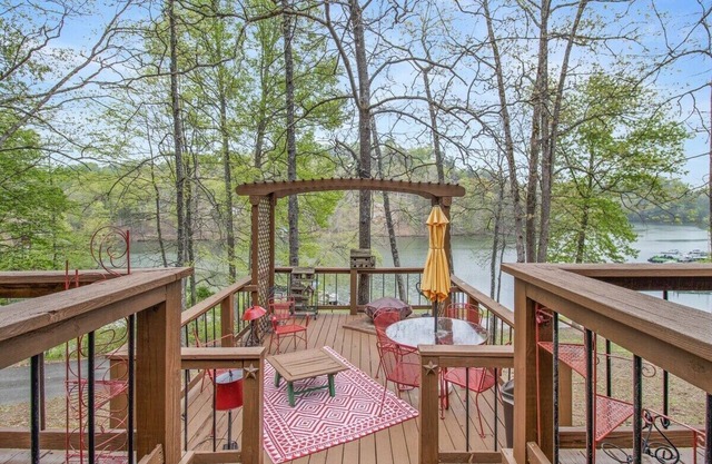 This apartment is a 1 bedroom(s), 1 bathrooms, located in London, KY.