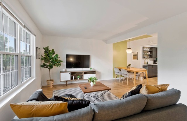 This apartment is a 1 bedroom(s), 1 bathrooms, located in Nashville, TN.