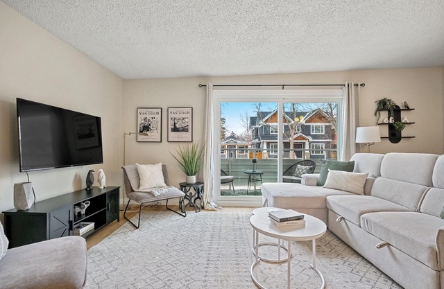 This apartment is a 2 bedroom(s), 1 bathrooms, located in Calgary, AB.