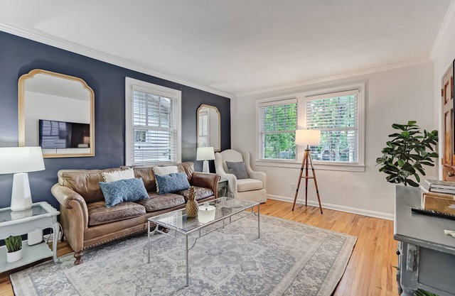 This apartment is a 1 bedroom(s), 1 bathrooms, located in Jacksonville, FL.