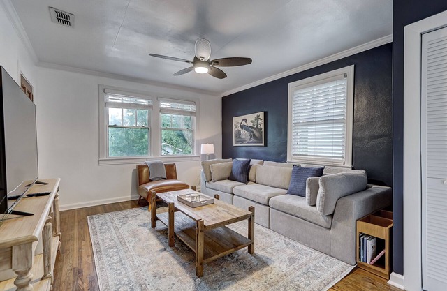 This apartment is a 1 bedroom(s), 1 bathrooms, located in Jacksonville, FL.