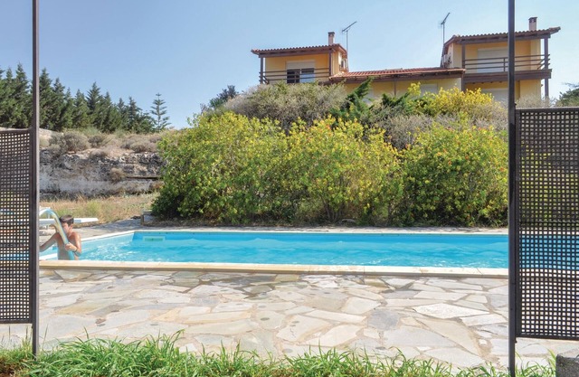 This beautiful villa is located in the Corinth area of the Peloponnese, just 80 km from Athens.