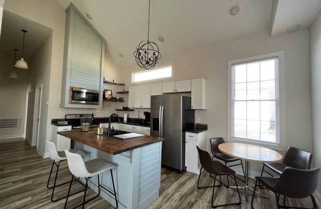 This bungalow is a 2 bedroom(s), 2 bathrooms, located in Gas City, IN.