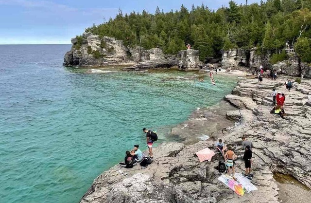 This cottage is a 5 bedroom(s), 2 bathrooms, located in Northern Bruce Peninsula, ON.
