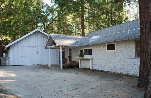 This cabin is a 4 bedroom(s), 2 bathrooms, located in Bass Lake, CA.