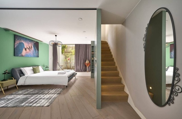 This condominium is a 1 bedroom(s), 1.5 bathrooms, located in Beyoğlu, İstanbul.