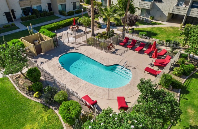 This condominium is a 2 bedroom(s), 2 bathrooms, located in Scottsdale, AZ.