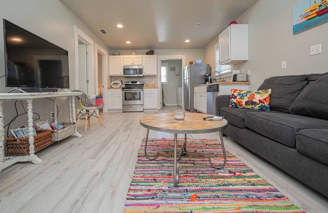 This cottage is a 2 bedroom(s), 2 bathrooms, located in Rockport, TX.
