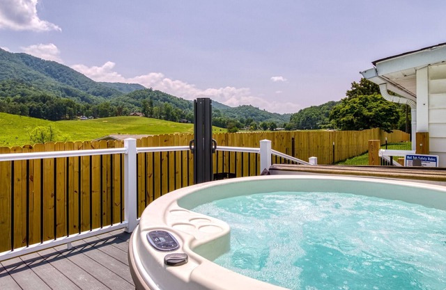 This cottage is a 2 bedroom(s), 1 bathrooms, located in Sevierville, TN.