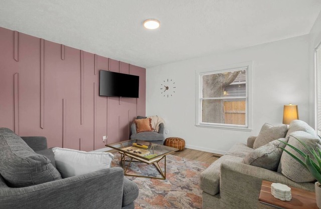 This house is a 2 bedroom(s), 1 bathrooms, located in Boise, ID.