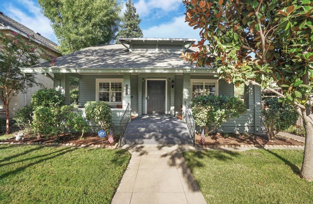 This house is a 2 bedroom(s), 2 bathrooms, located in Lodi, CA.