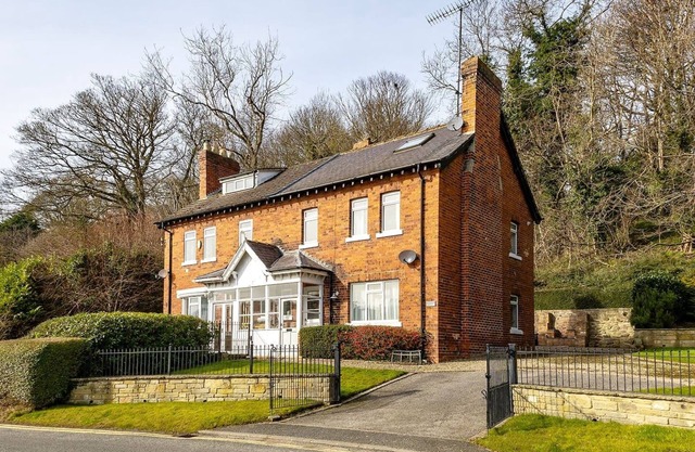 This house is a 3 bedroom(s), 2 bathrooms, located in Ruswarp, England.