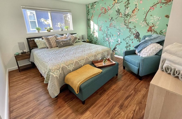 This house is a 3 bedroom(s), 1 bathrooms, located in Seattle, WA.