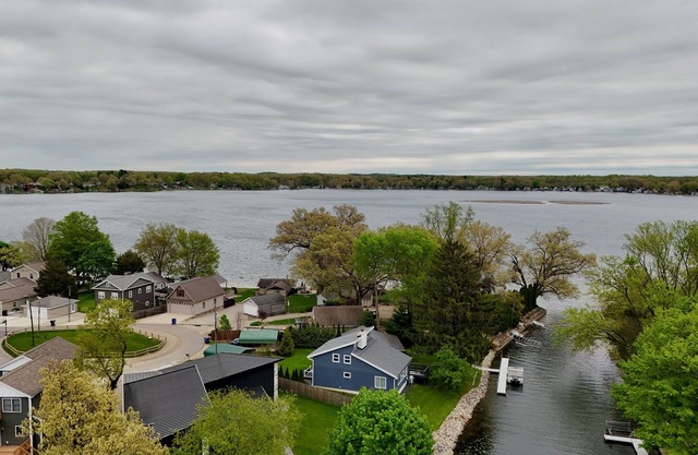This house is a 3 bedroom(s), 2 bathrooms, located in Lawton, MI.