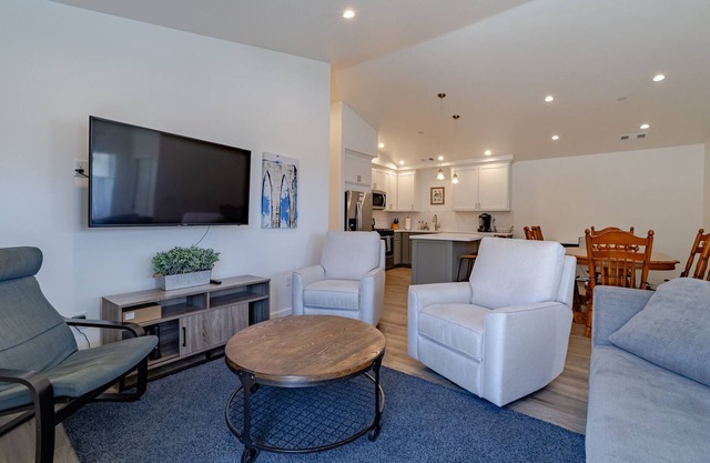 This house is a 3 bedroom(s), 2 bathrooms, located in McKinkeyville, CA.