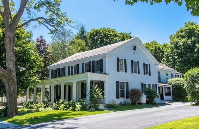 This house is a 4 bedroom(s), 2.5 bathrooms, located in Manchester, VT.