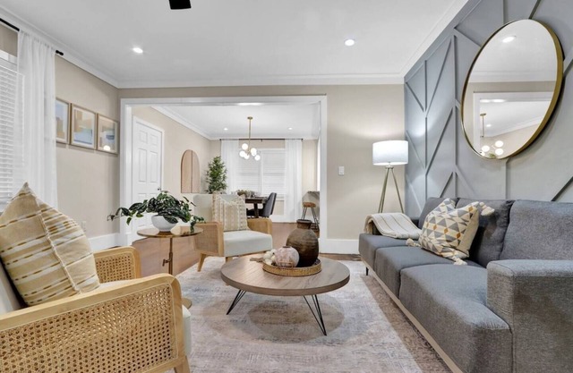 This house is a 5 bedroom(s), 5.5 bathrooms, located in Atlanta, GA.