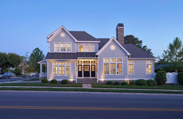 This house is a 5 bedroom(s), 4.5 bathrooms, located in Rehoboth Beach, DE.