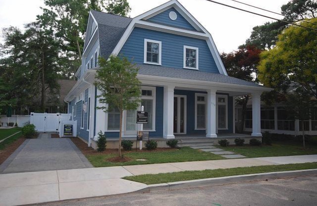 This house is a 6 bedroom(s), 6.5 bathrooms, located in Rehoboth Beach, DE.