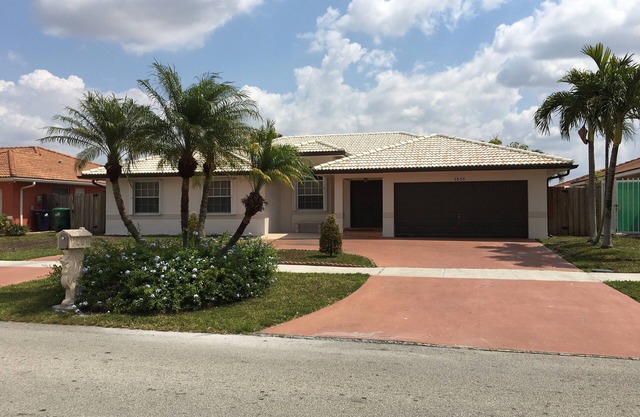 This is a private Home, 4 Bedrooms, 2.5 Bathrooms Sleeps 8