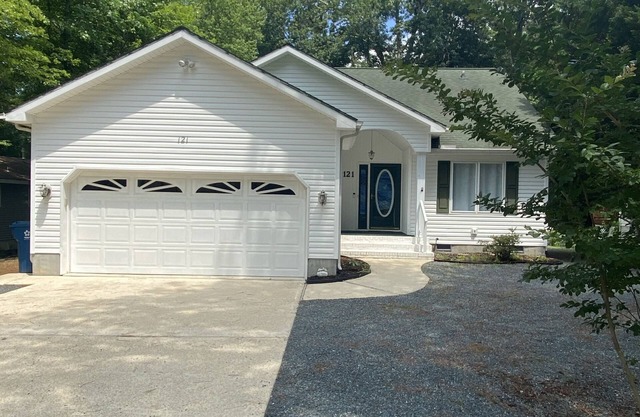 This is it! Rancher central to beaches, pools, golf, casino! Fenced yard, Deck.
