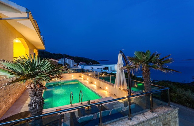 This large and tasteful house with pool by the sea welcomes you to the island of Korcula.