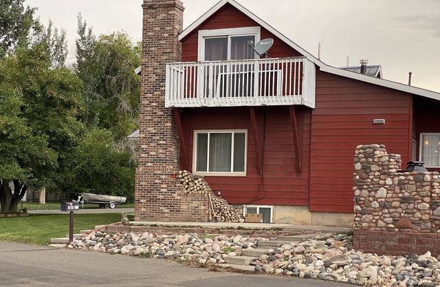 This privately owned home is steps away from the beautiful White River.