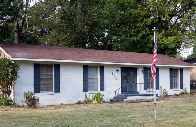 This recently remodeled property is perfect for game days or just a visit!
