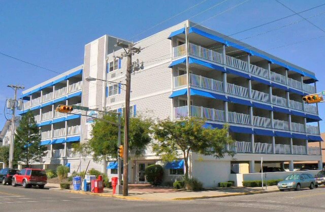 This rental property is only 1 1/2 blocks from the beach and Boardwalk/Pool & more.