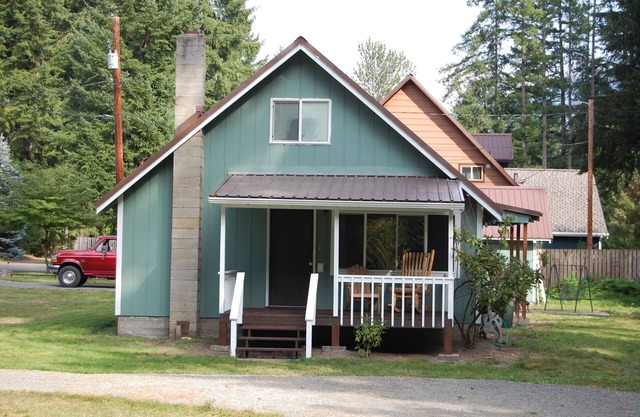 This Rock-N-Roll Cabin Is Quaint and Super Fun!