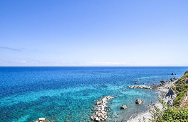 This spacious and bright apartment with sea view is furnished in original Italian style.