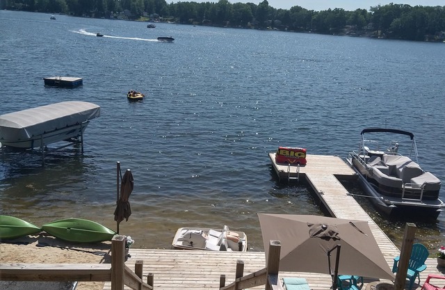This spacious cottage is the perfect place for a family vacation.