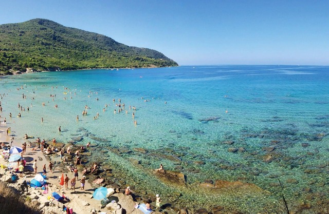 This vacation home with pool access is the ideal place for a wonderful family vacation.