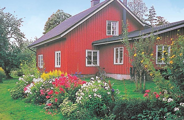This very cozy house is located on one of the lakes of Kornsjö.