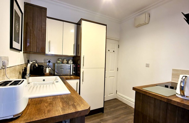 Thompson Apartments No.3 by Switchback Stays