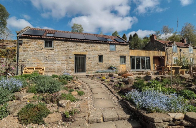 THOMPSON RIGG HOUSE, family friendly in Thornton-Le-Dale