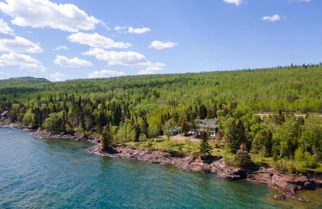 Thomsonite Inn on Lake Superior