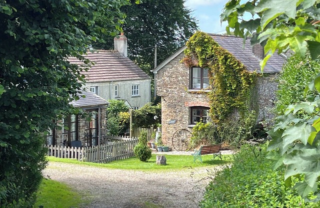 Thorne Farm-3 Bed-Sleeps 7-Garden-Country Views