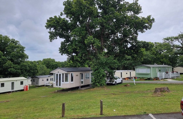 Thorness Bay - 3-Bed Cabin - Sleeps 6 - Sea view