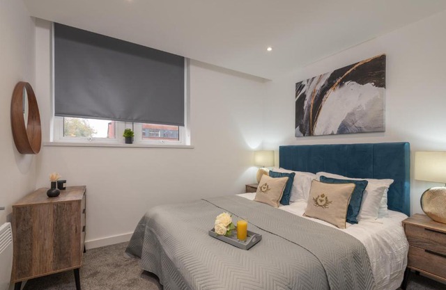 Thornhill House by Guestz