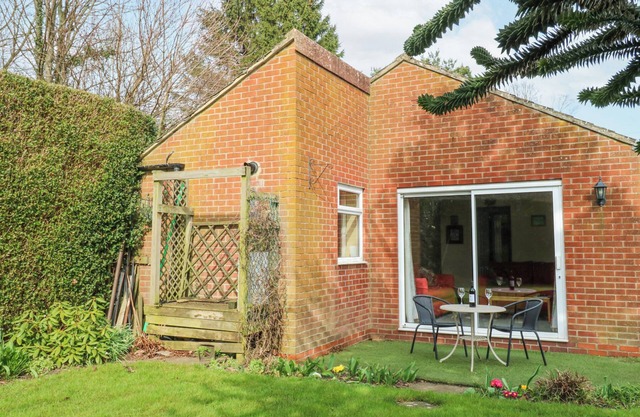 THORNLEA, family friendly, with a garden in Richmond