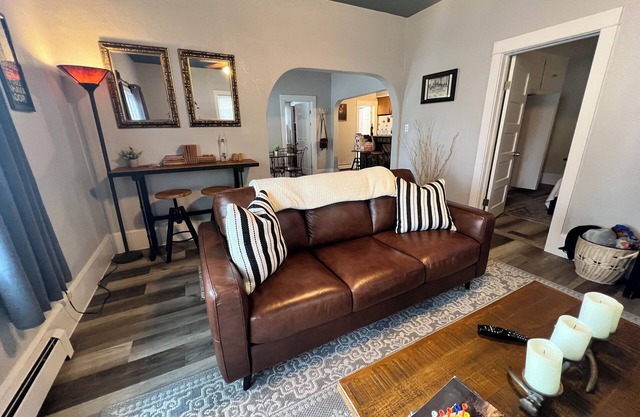 Thoughtfully remodeled Old Town 3-bedroom bungalow in charming Loveland, W/WIFI